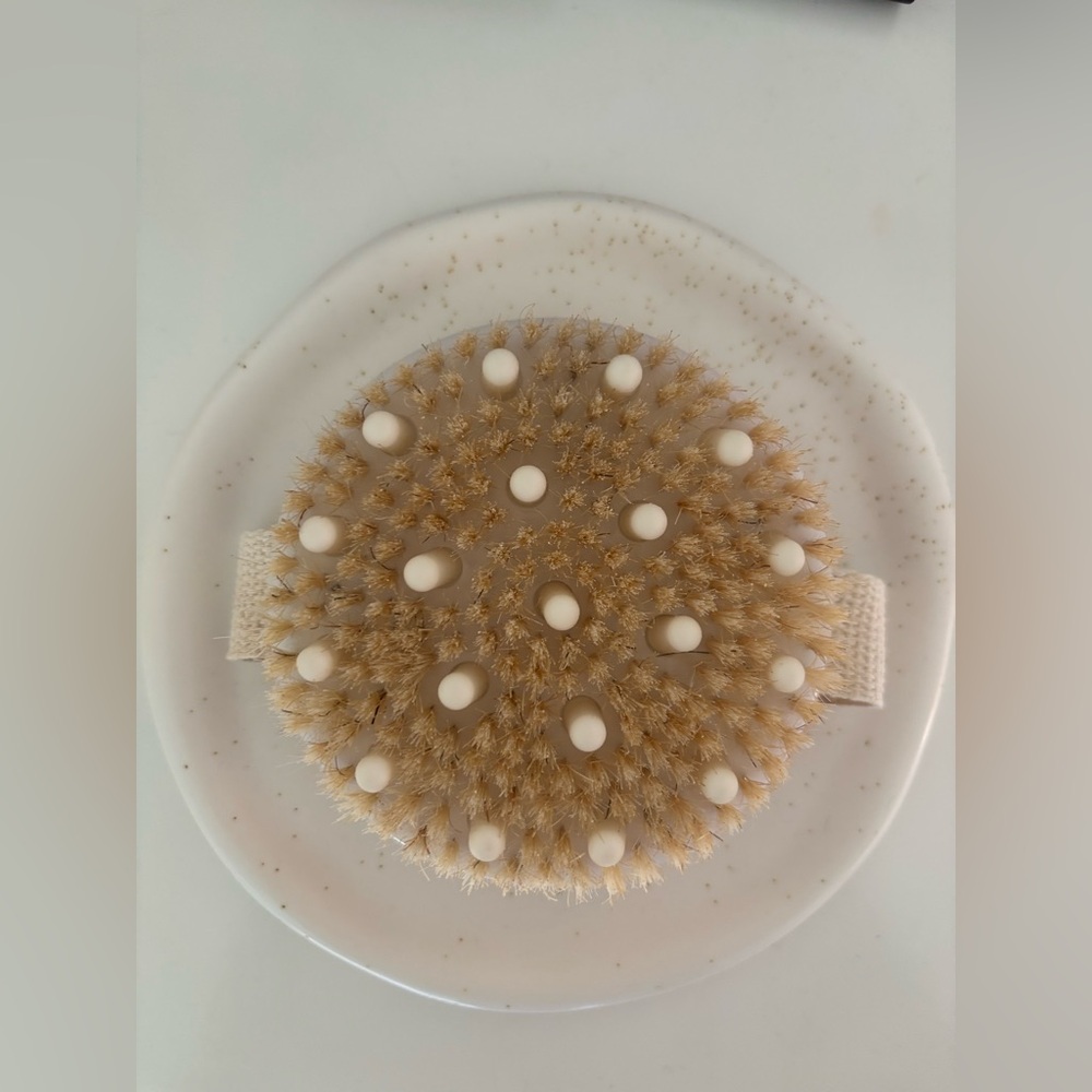Massage dry brush
